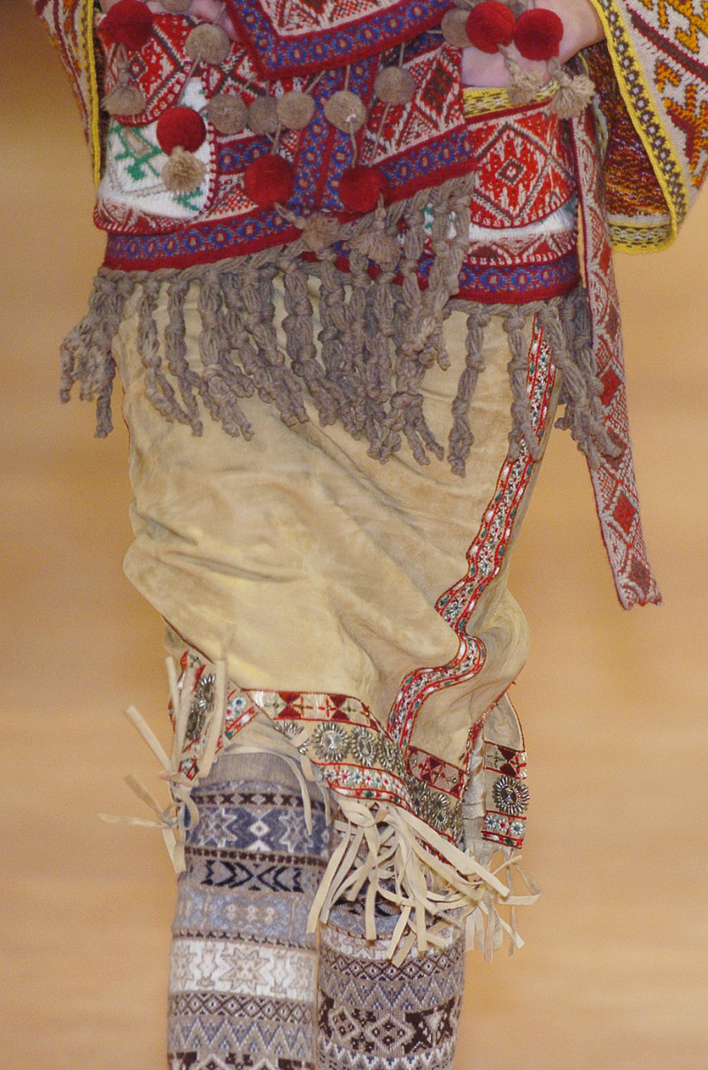 Alexander+McQueen+Fall+2005+Details+oMjvGmYrI6rx.jpg