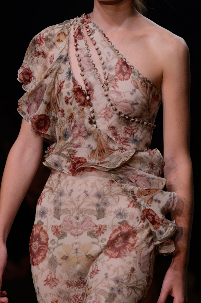 Alexander+McQueen+Spring+2016+Details+NMlfWJMQ0NOx.jpg