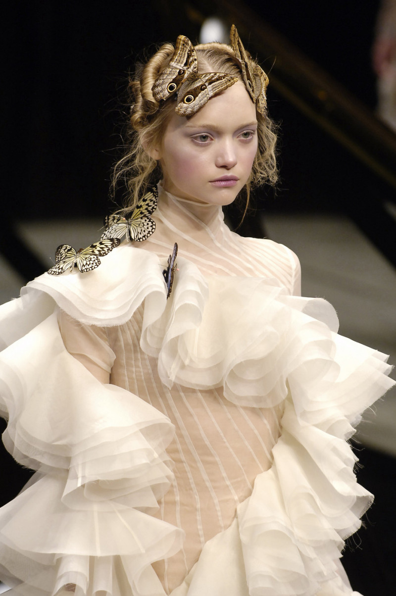 Alexander+McQueen+Fall+2006+1Pp6HrzdMSQx.jpg