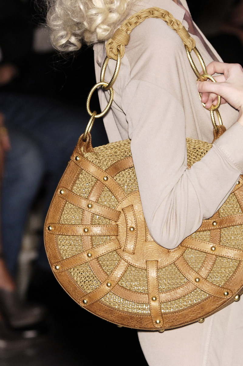 Alexander+McQueen+Spring+2006+Details+K9t_FOIFC2fx.jpg