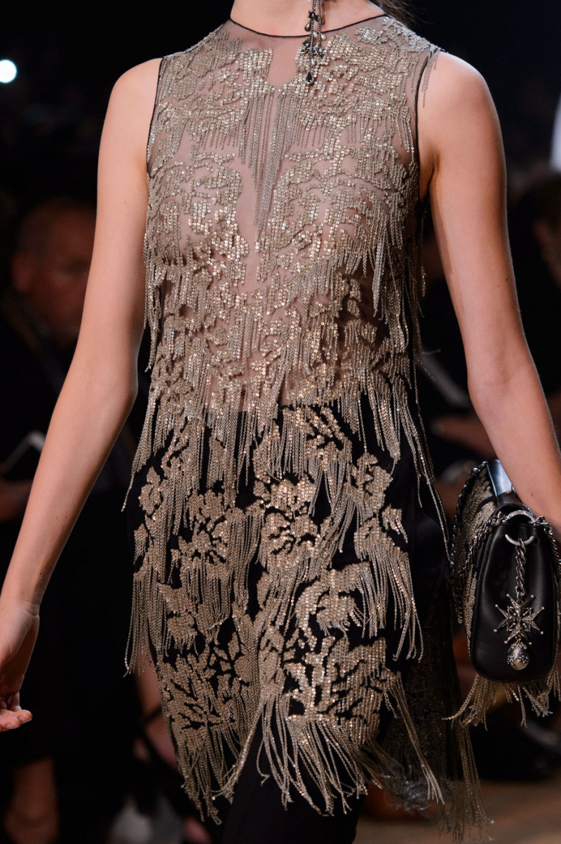 Alexander+McQueen+Spring+2016+Details+SaxmIghfeRgx.jpg
