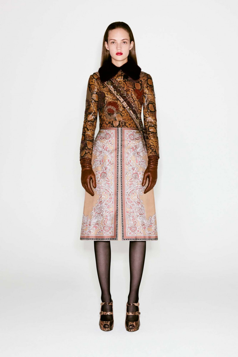 03-alexander-mcqueen-pf16.jpg