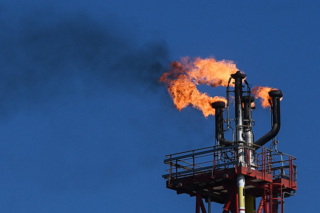 Нефть умеренно дорожает в ожидании ограничения предложения на рынке