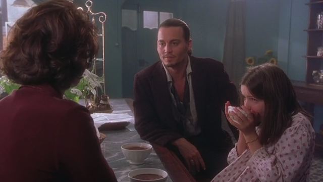Chocolat.2000.DUB.DVO.rus.HDRip.mp4_snapshot_01.55.40_[2023.09.03_21.22.23].png