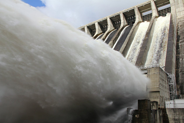 На Иркутской ГЭС увеличили сброс воды