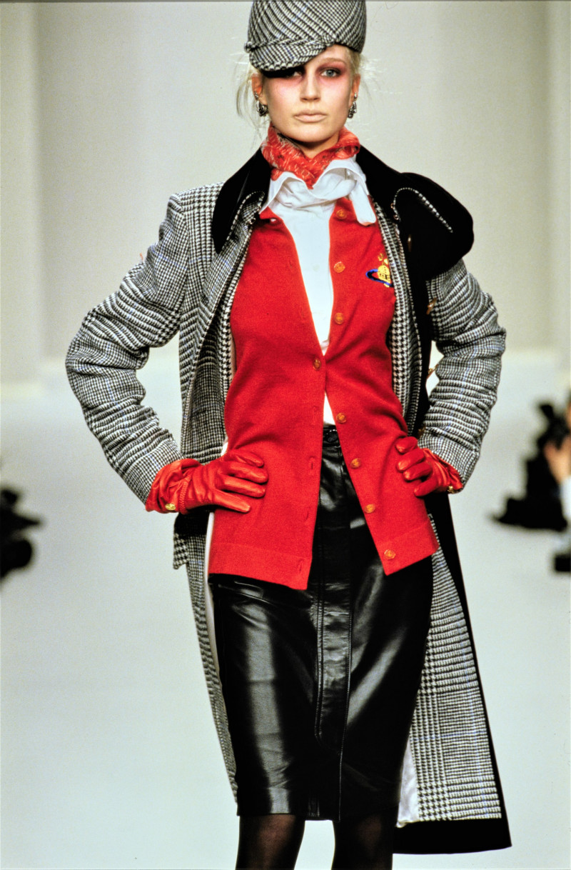 032-vivienne-westwood-fall-1996-ready-to-wear-detail-CN10055643-esther-de-jong.jpg