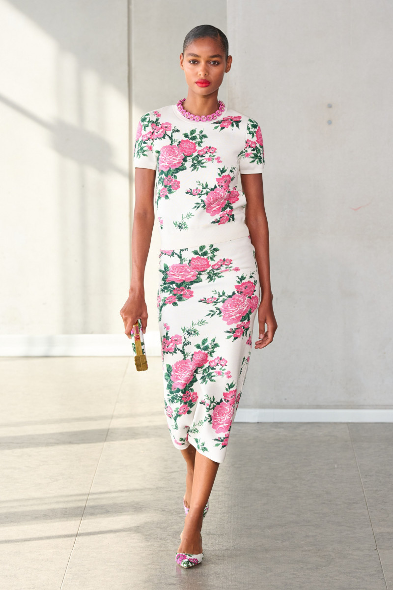 00028-carolina-herrera-spring-2024-ready-to-wear-credit-gorunway.jpg