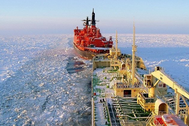 Газпром нефть продолжит поставки по Северному морскому пути в 2024 году
