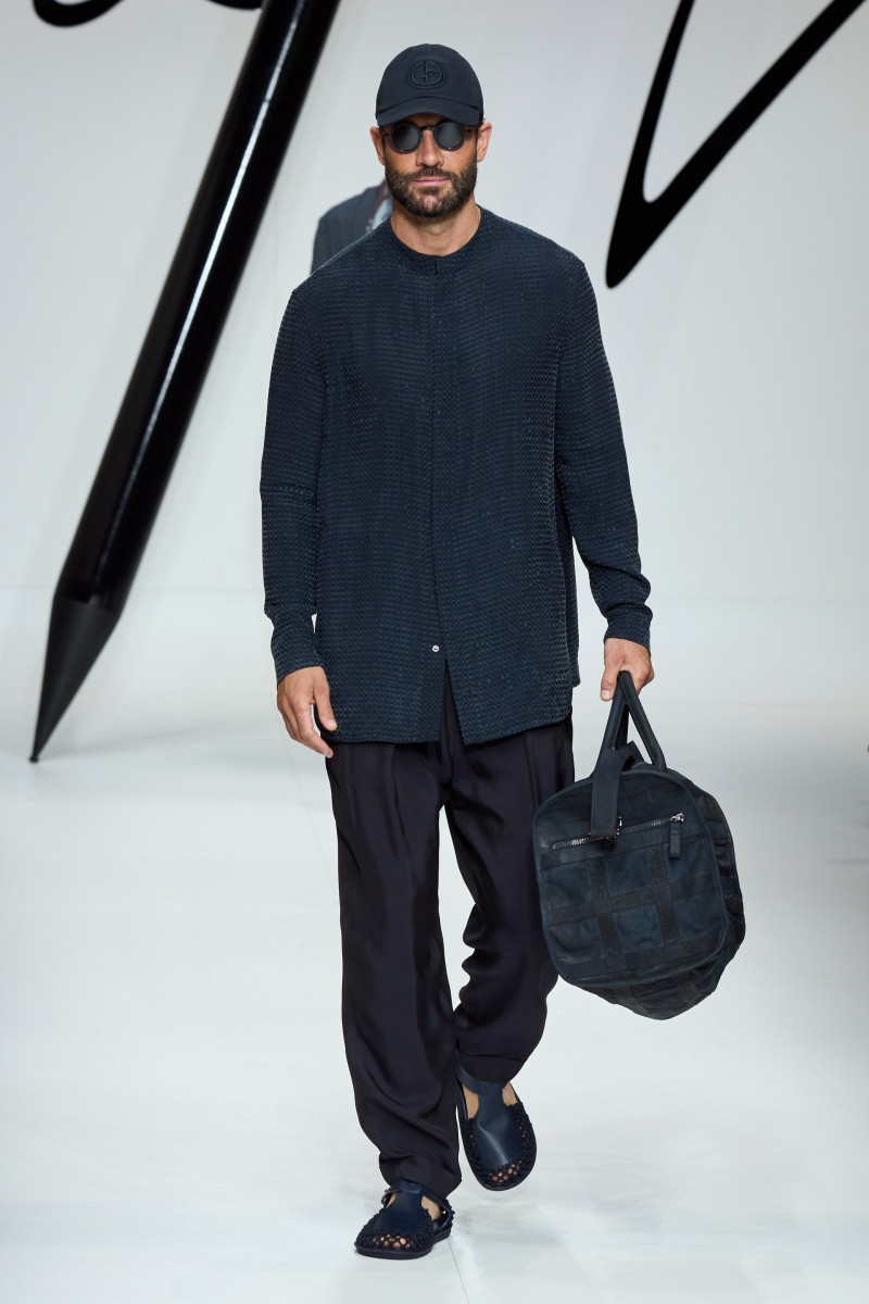 00039-giorgio-armani-spring-2024-menswear-credit-gorunway.jpg