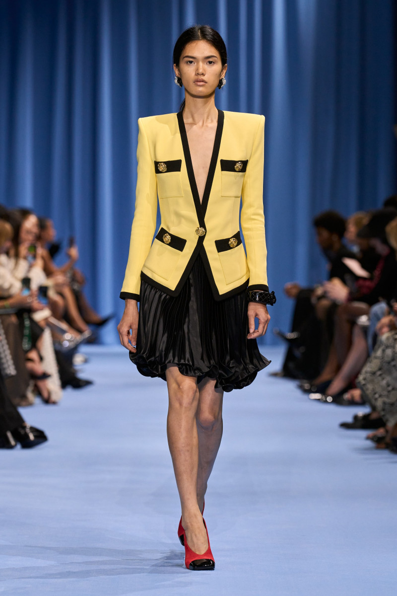 00011-balmain-spring-2024-ready-to-wear-credit-gorunway.jpg
