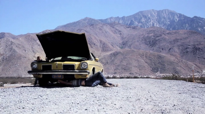 Zoey to the Max 2015 WEB-DLRip.avi_snapshot_00.23.22.png