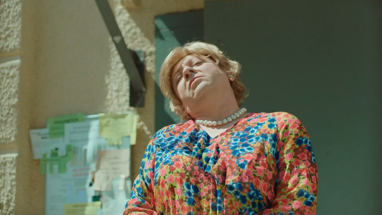 01 Мама будет против.2023.WEB-DL 720p.Files-x.mkv_snapshot_06.34.png
