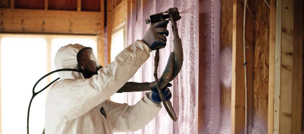 Как утеплить каркасный дом: технология напыления пенополиуретана в строительстве