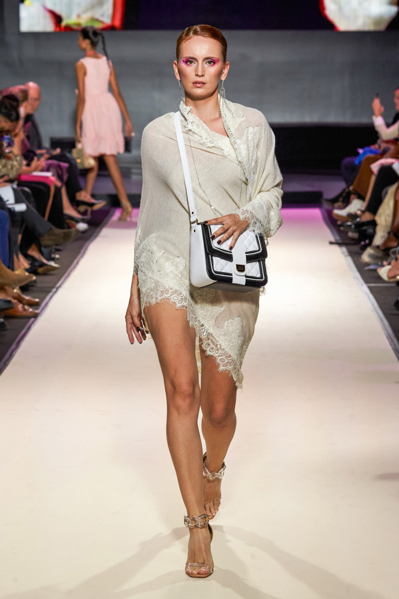 christophe_guillarme_pfw_ss23__003_3m_20231118_1933160024.jpg