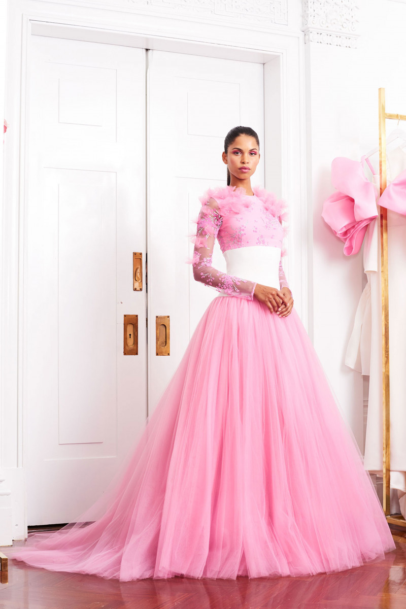 00038-christian-siriano-vogue-resort-2019-pr.jpg