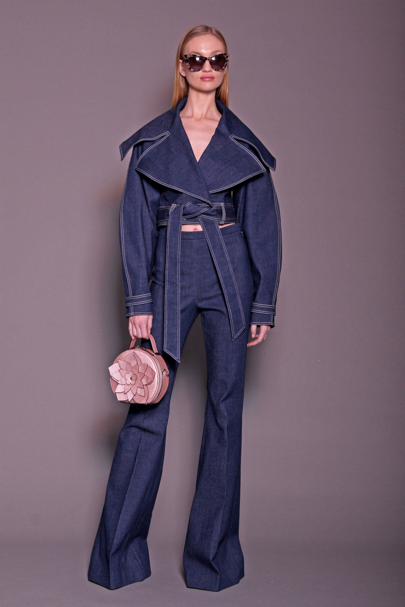 06-christian-siriano-pre-fall-2018.jpg