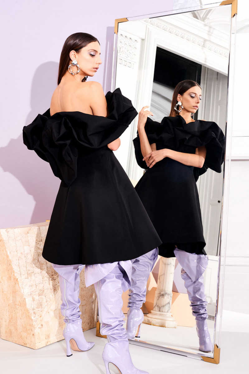 00008-christian-siriano-new-york-pre-fall-19.jpg