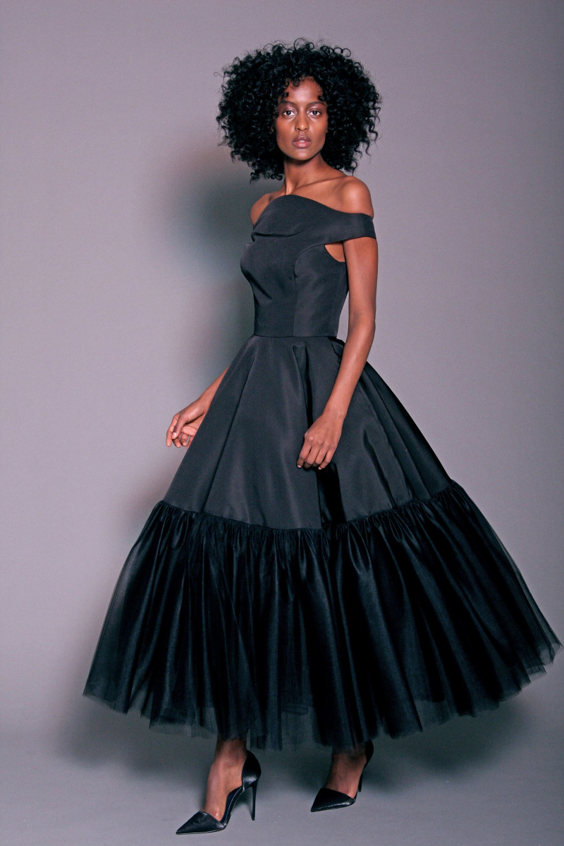 32-christian-siriano-pre-fall-2018.jpg