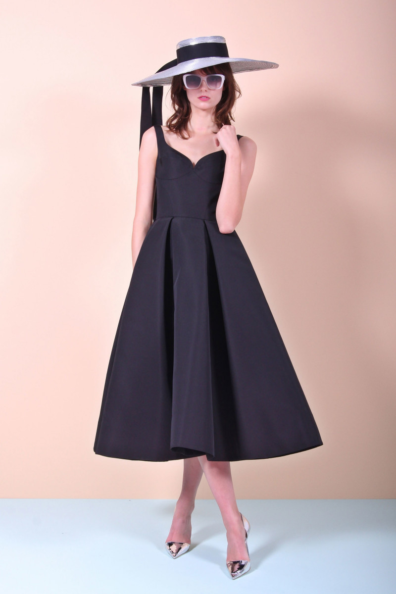 27-christian-siriano-resort-2018.jpg