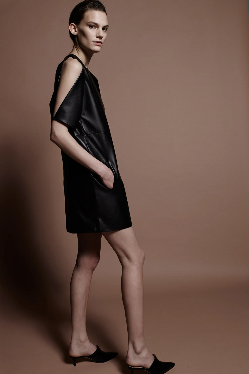 j-mendel-pre-fall-2016-lookbook-09.webp