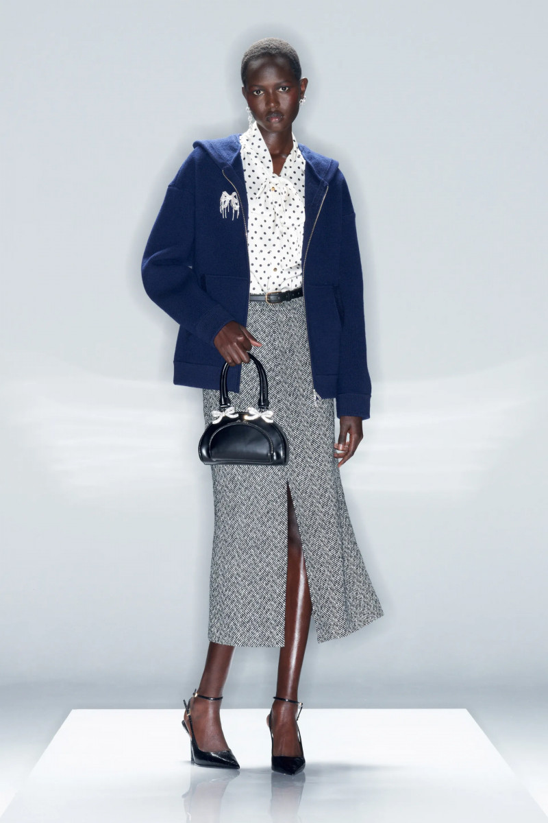 00006-self-portrait-fall-2024-ready-to-wear-credit-brand.webp