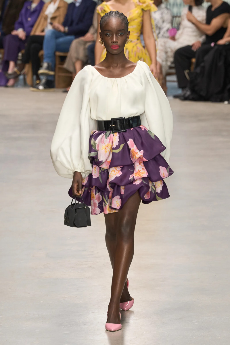 00025-carolina-herrera-fall-2024-ready-to-wear-credit-gorunway.webp