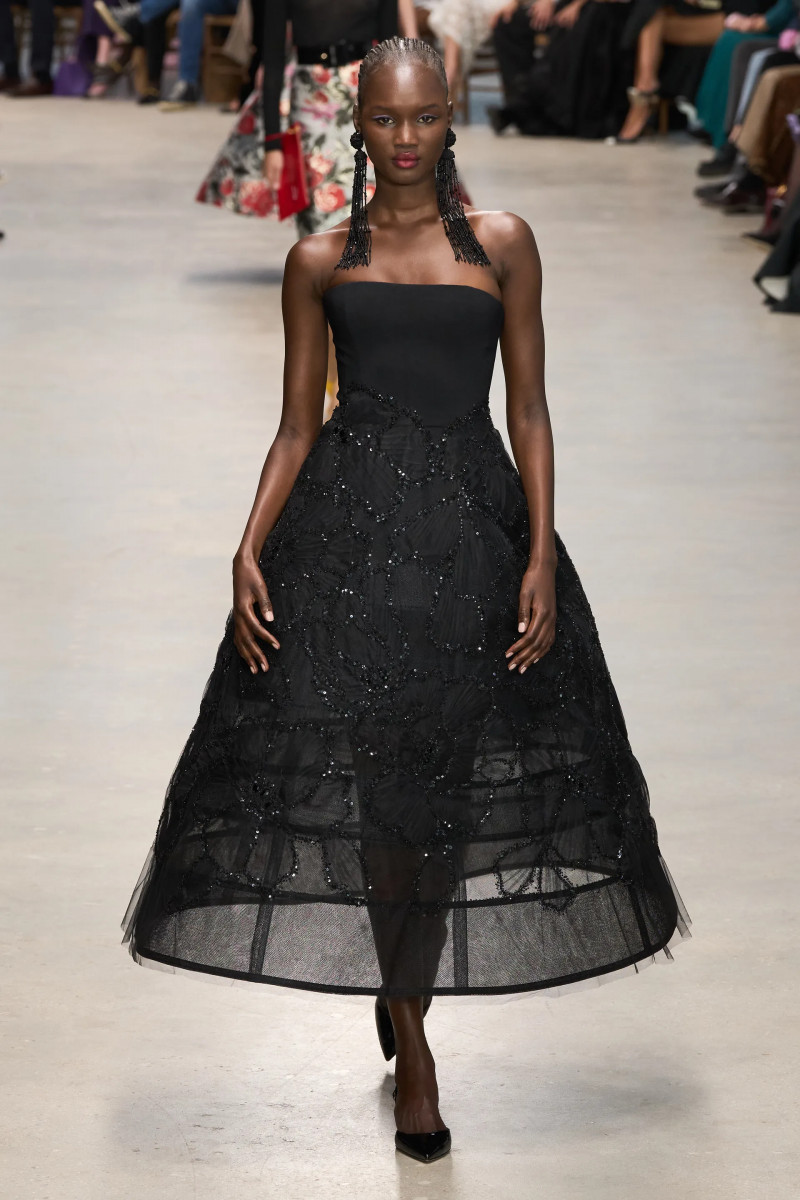 00043-carolina-herrera-fall-2024-ready-to-wear-credit-gorunway.webp