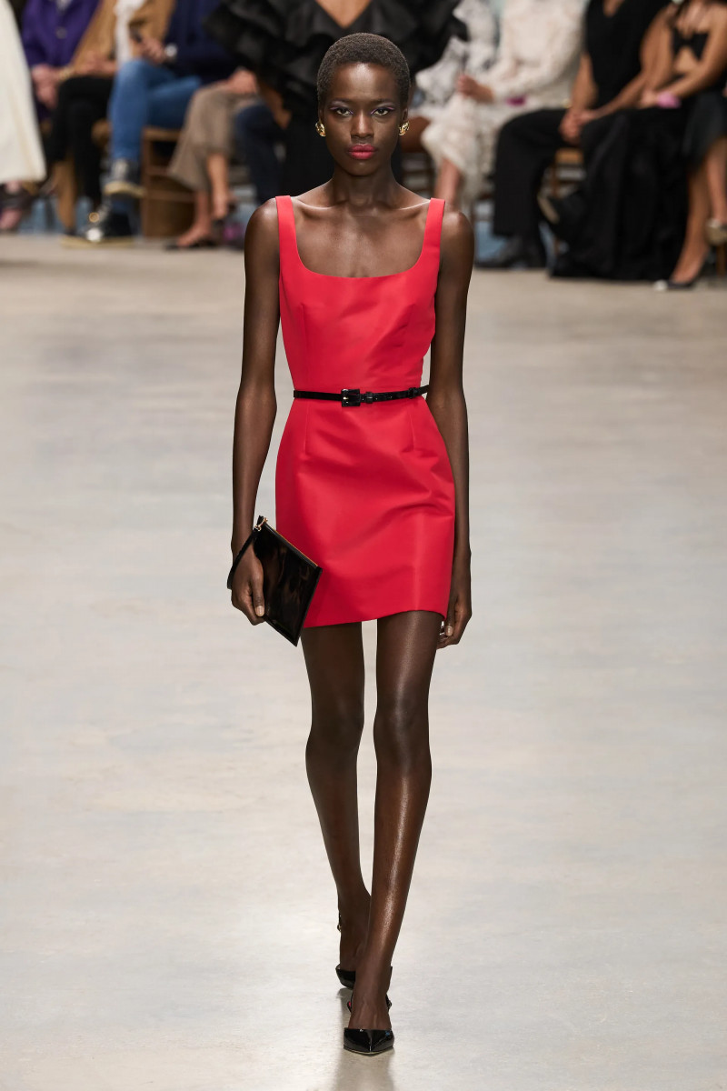 00004-carolina-herrera-fall-2024-ready-to-wear-credit-gorunway.webp