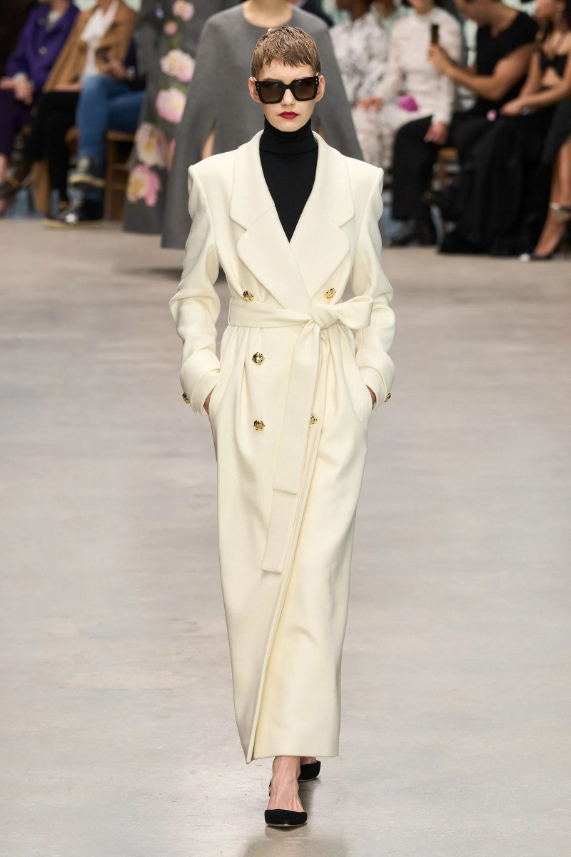 00019-carolina-herrera-fall-2024-ready-to-wear-credit-gorunway.webp