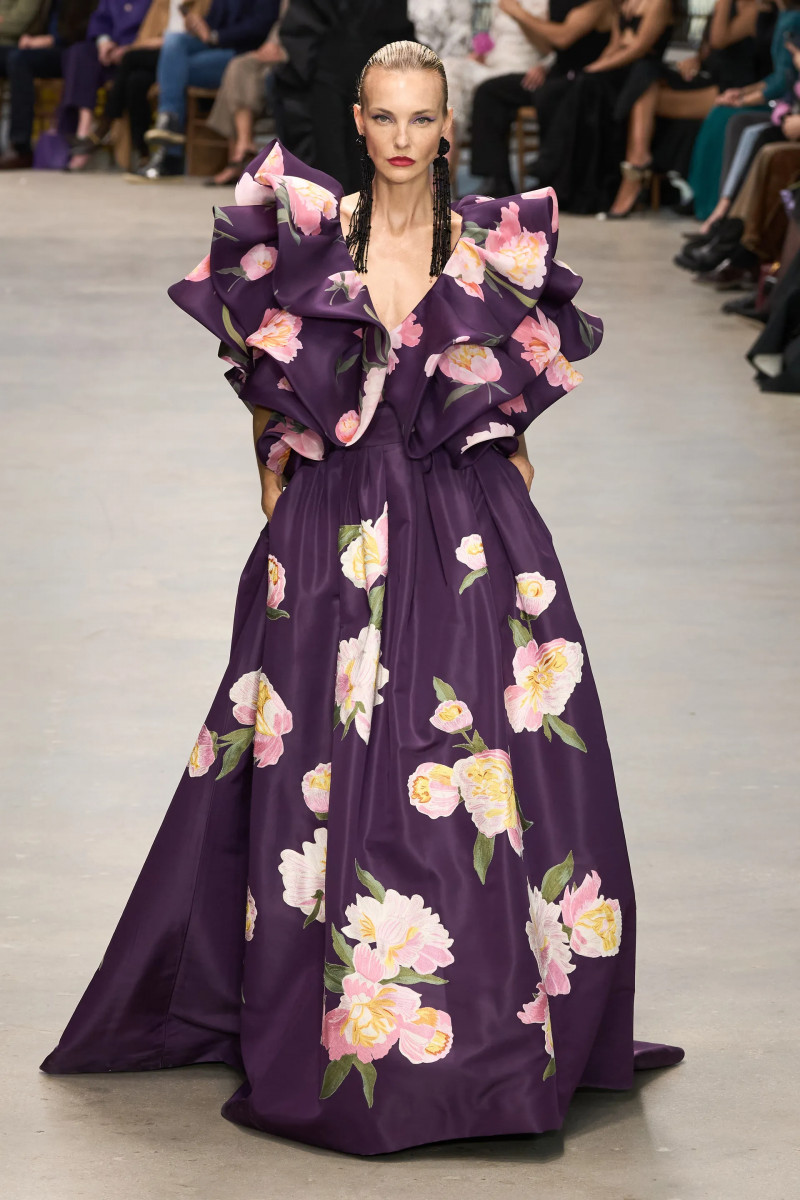 00030-carolina-herrera-fall-2024-ready-to-wear-credit-gorunway.webp