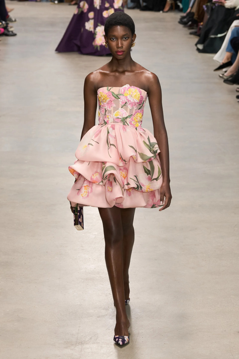 00029-carolina-herrera-fall-2024-ready-to-wear-credit-gorunway.webp