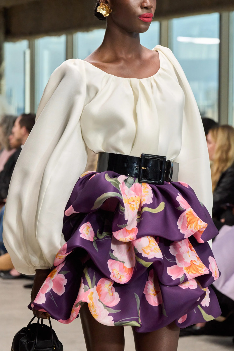 00061-carolina-herrera-detail-fall-2024-ready-to-wear-credit-gorunway.webp