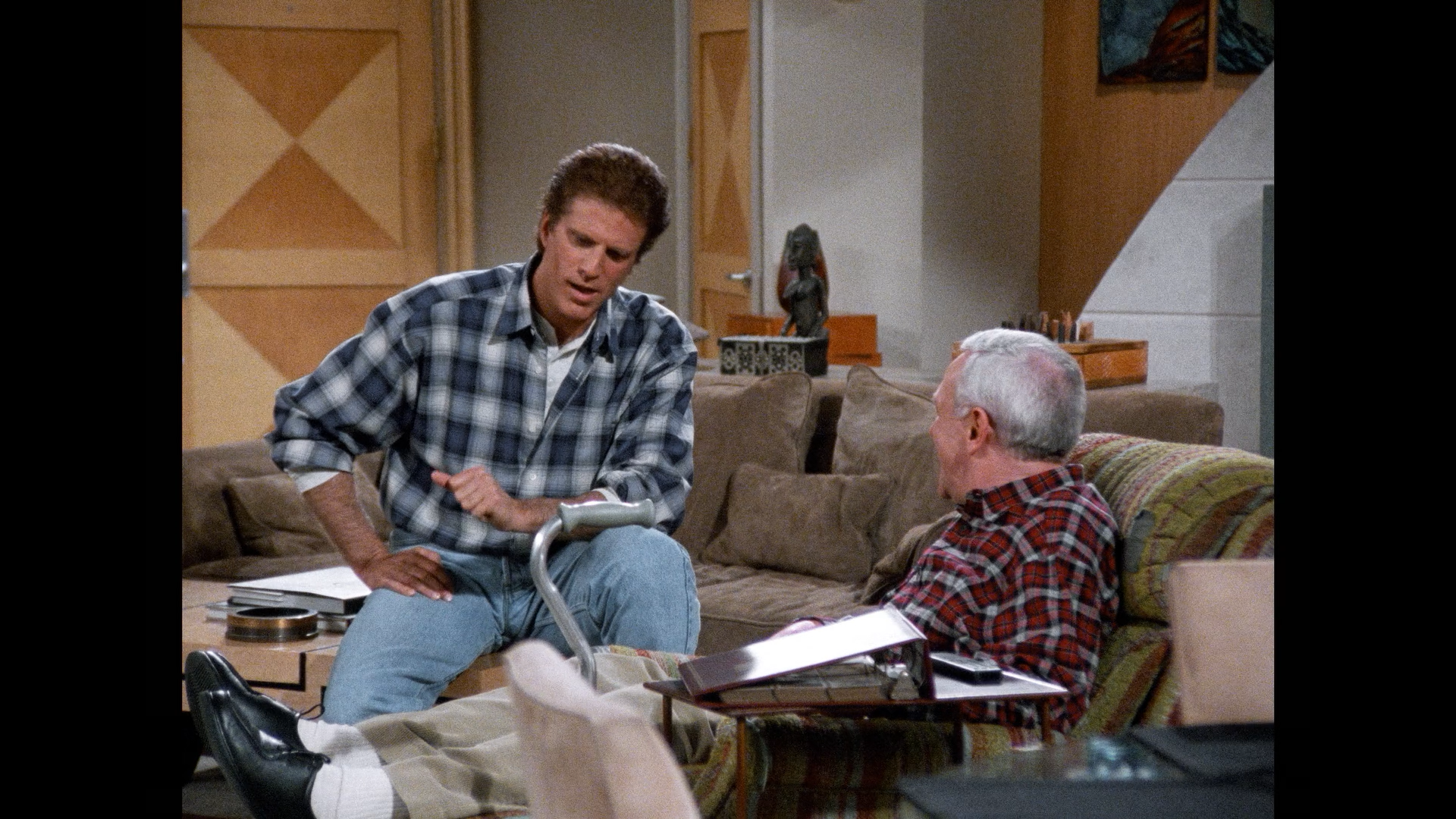 Frasier.S02E16.The.Show.Where.Sam.Shows.Up.1080p.BluRay.Remux.Rus.Eng-@EniaHD.png