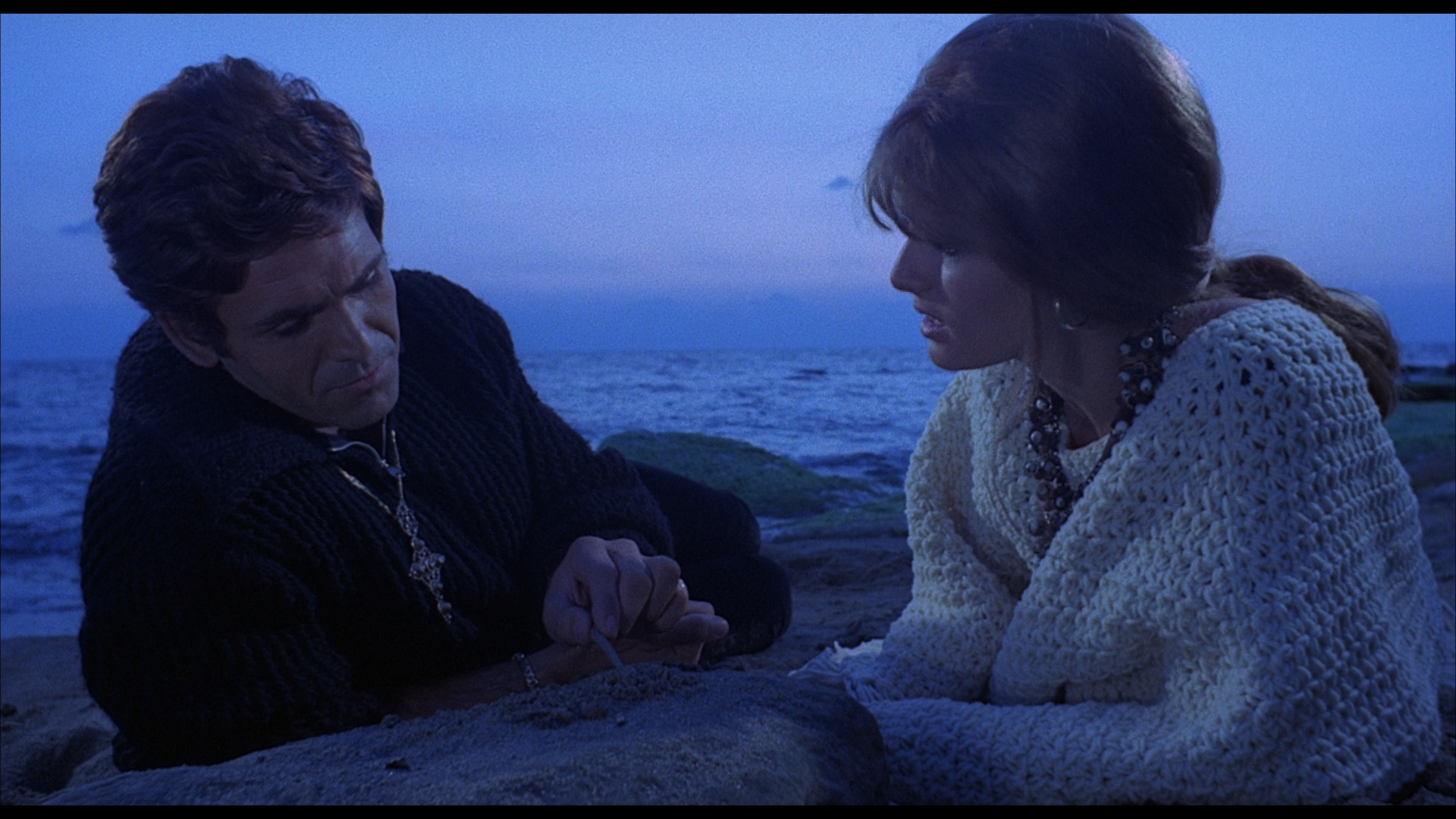 Пять кукол для августовской луны (1970. 5 bambole per la luna d'agosto).mkv_snapshot_00.37.03_[2024.04.14_04.30.22].png