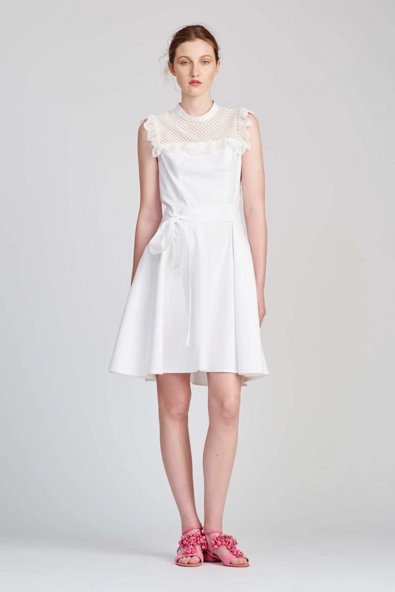 14-monique-lhuillier-resort-17.webp