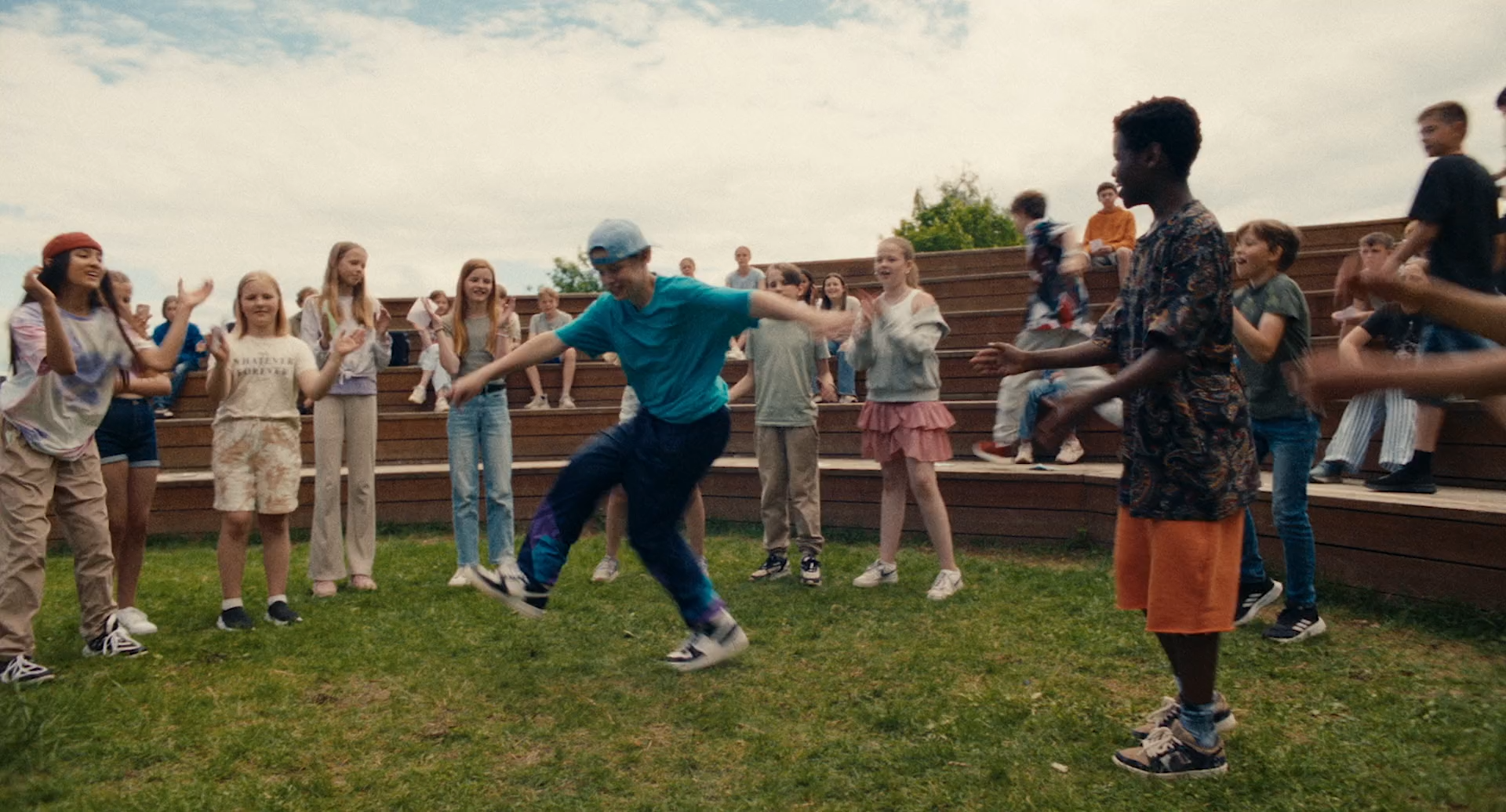 Dancing Queen 2023 WEB-DL 1080p.mkv_snapshot_00.07.47.png