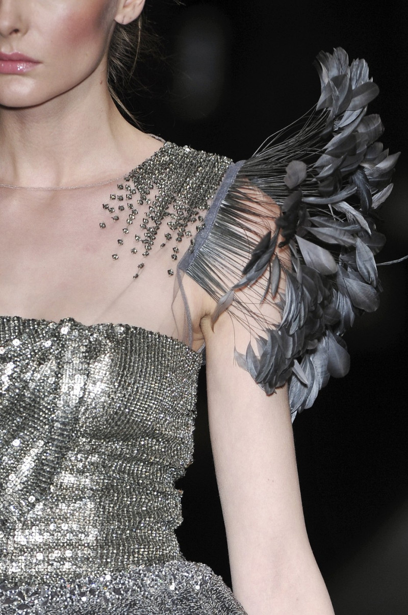 Valentino+Fall+2009+Details+QAS5vksa4tfx.jpg