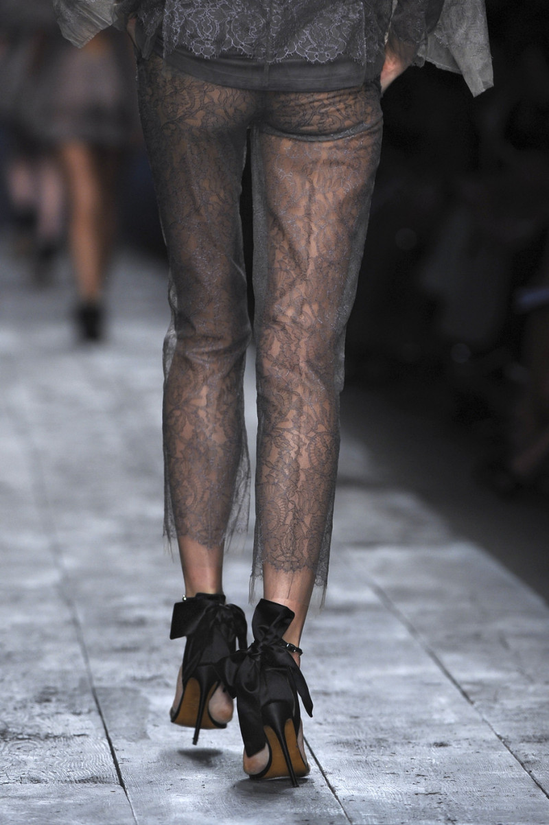 Valentino+Spring+2010+Details+J9z0jX09ug_x.jpg