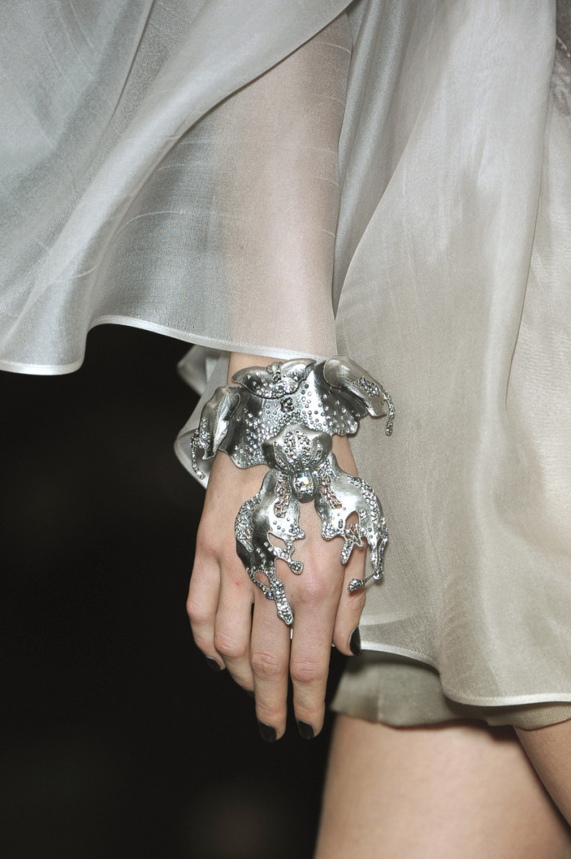 Valentino+Spring+2010+Details+OdcHOrVkl3cx.jpg