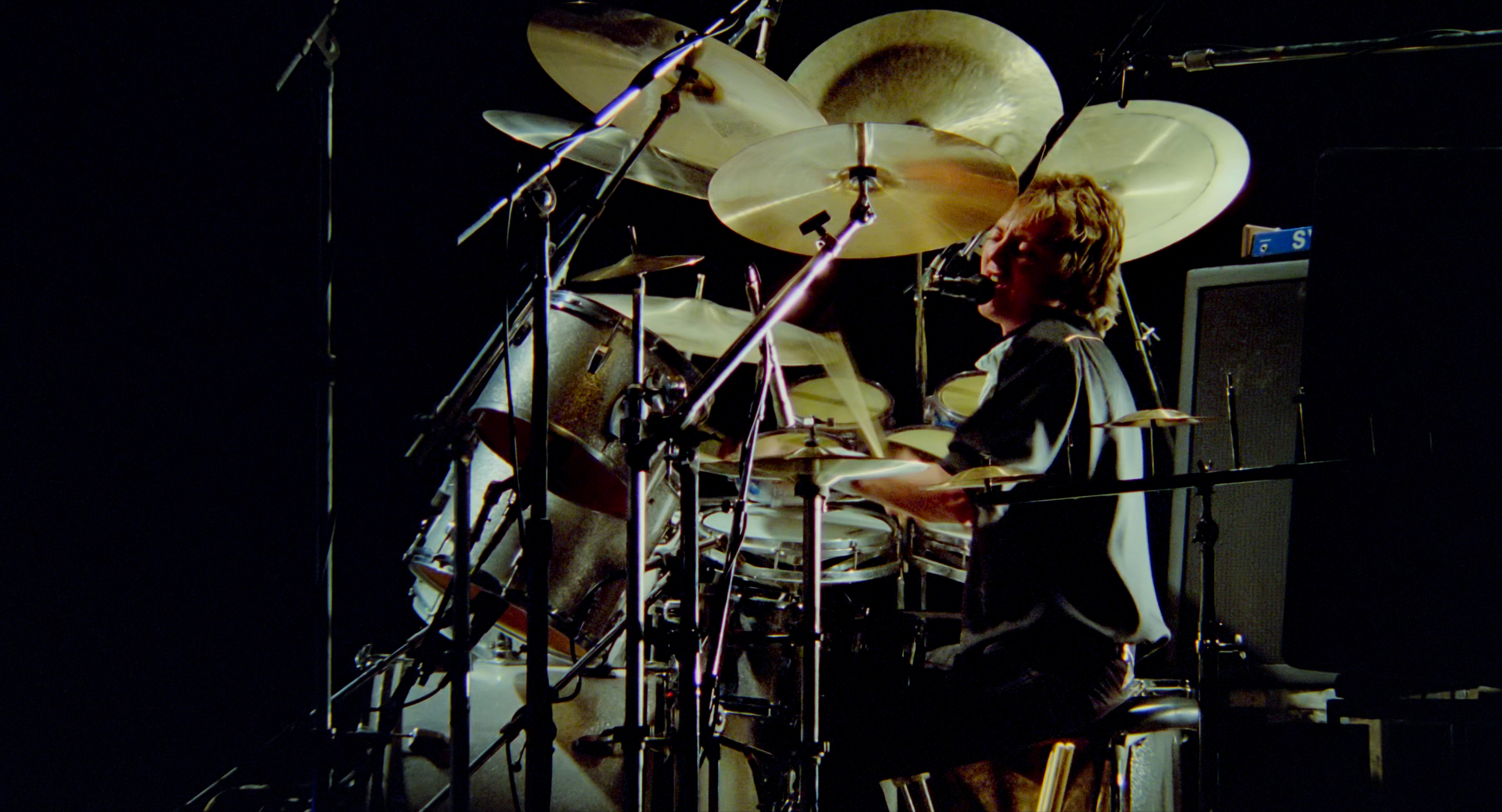 Queen - Rock Montreal (1981).mkv_snapshot_00.16.39.250.jpg