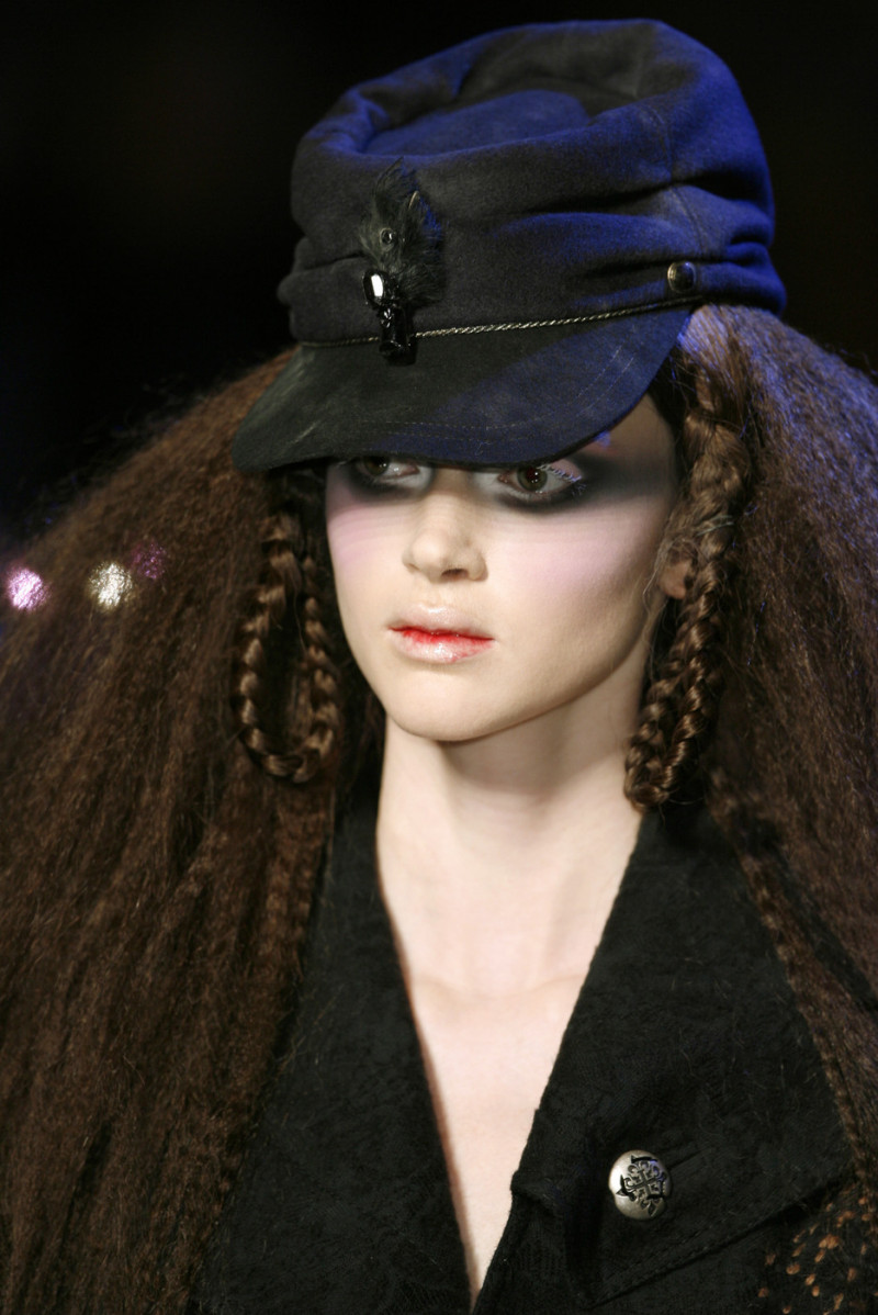 John+Galliano+Fall+2006+Details+HKxRbJrAFYCx.jpg
