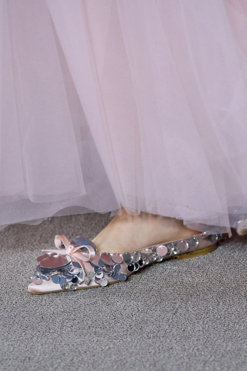 00022-giambattista-valli-fall-2024-couture-details-credit-gorunway.webp