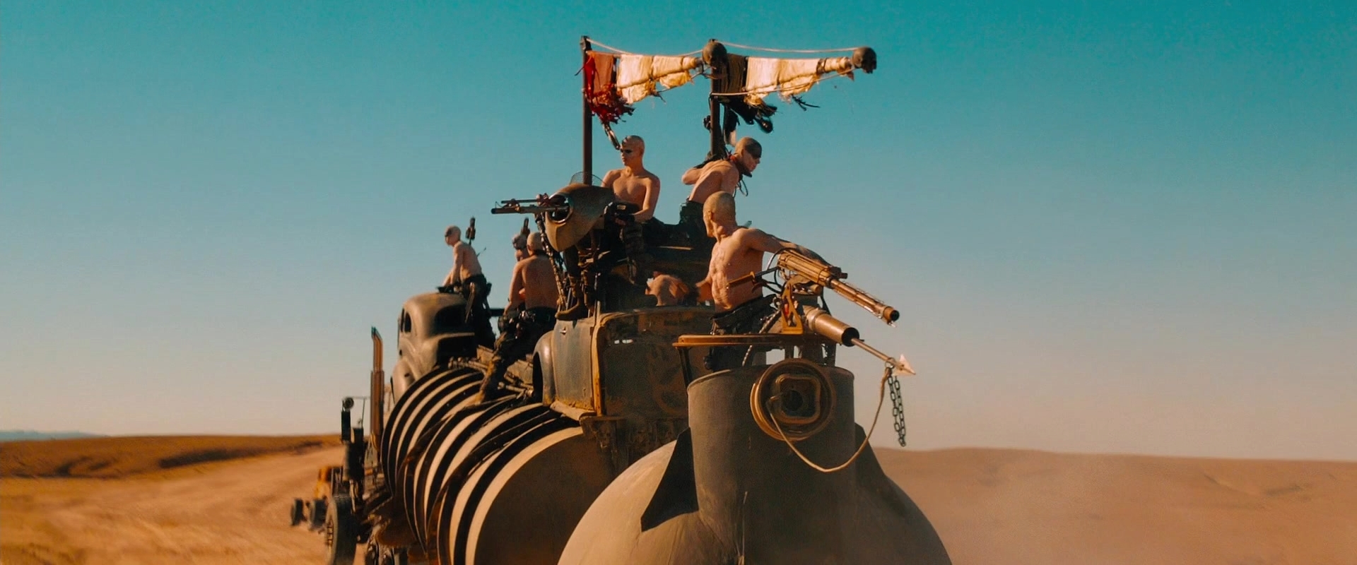 Mad.Max.Fury.Road.2015.DUAL.BluRay.1080p.x264.AC3.-60FPS.mp4_snapshot_00.18.20.057.jpg