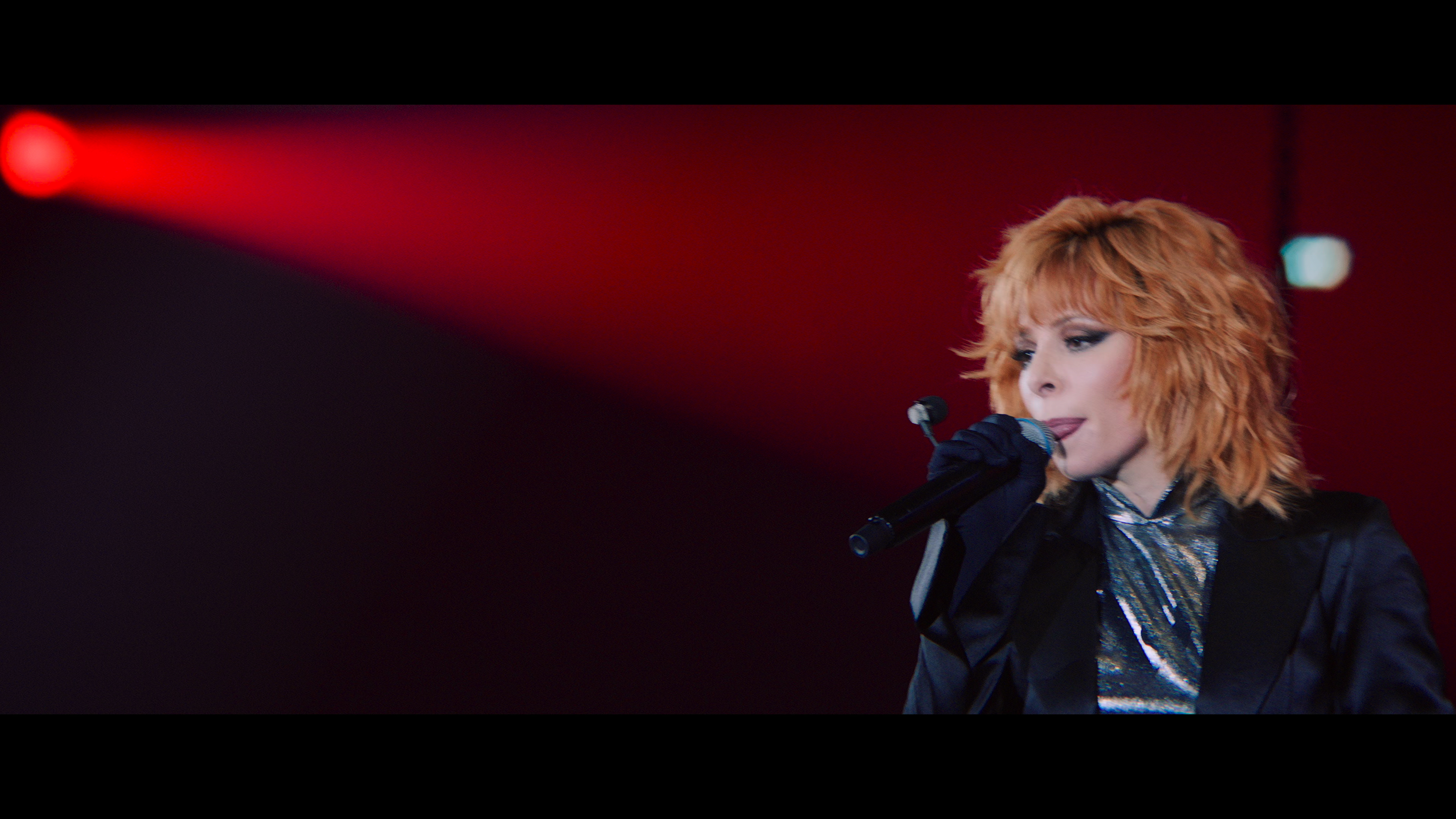 Mylene Farmer 2019 - Le Film.UHDBDRemux.HDR.mkv_20240928_155930.896.png