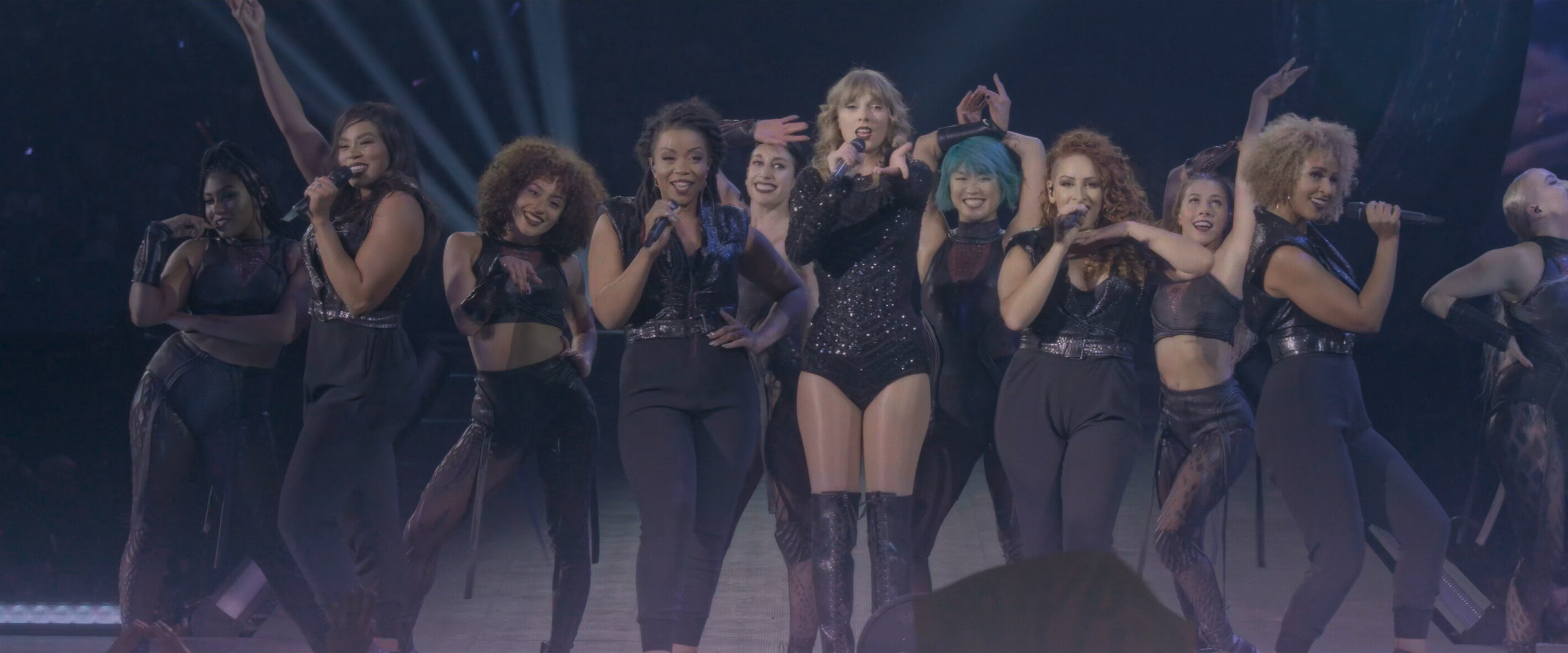 Taylor Swift - Reputation Stadium Tour (2018) 2160p HDR Netflix WEBRip DD+ Atmos 5.1 x265-TrollUHD.mkv_20241025_001236.259.png