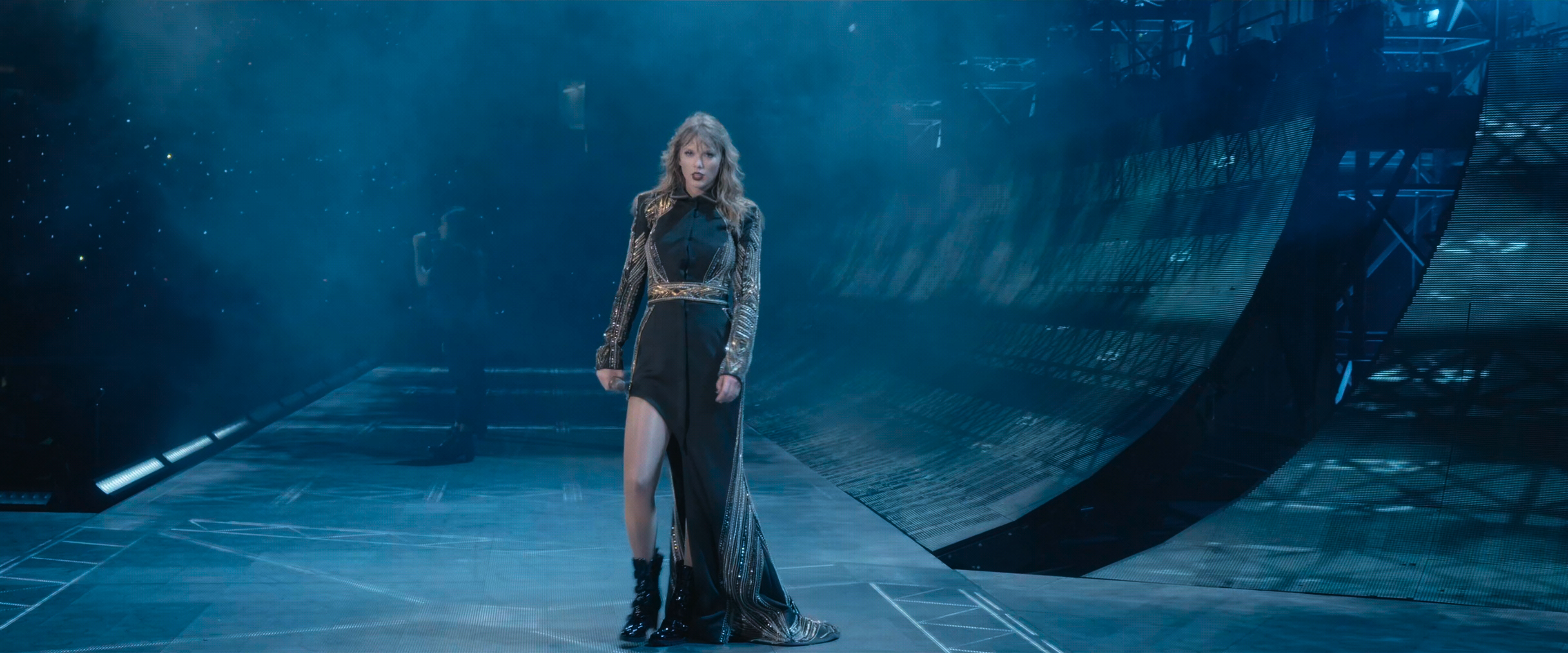 Taylor Swift - Reputation Stadium Tour (2018) 2160p HDR Netflix WEBRip DD+ Atmos 5.1 x265-TrollUHD.mkv_20241025_001331.152.png