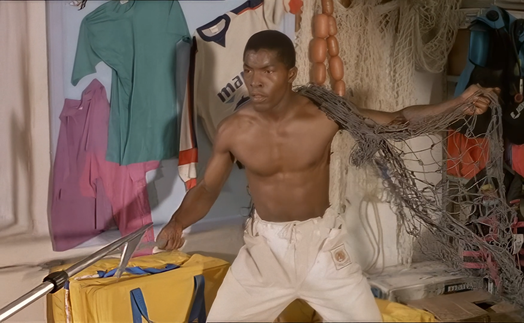 Ванильно-клубничное мороженное 1080 AI.mkv_snapshot_01.12.58.928.png