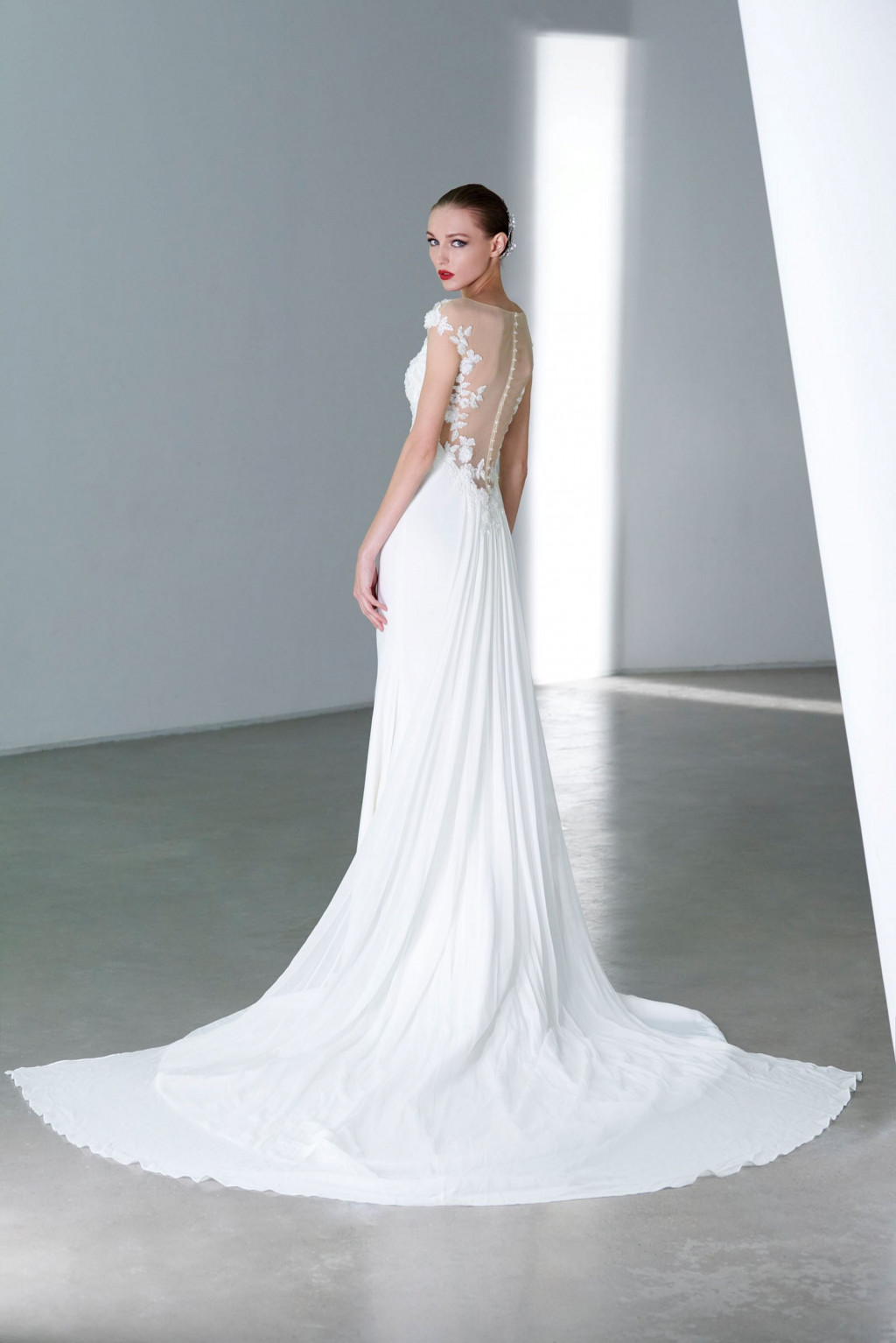 dany_tabet-bridal-2018-2019bluebox-1832_f-resp2400v.jpg
