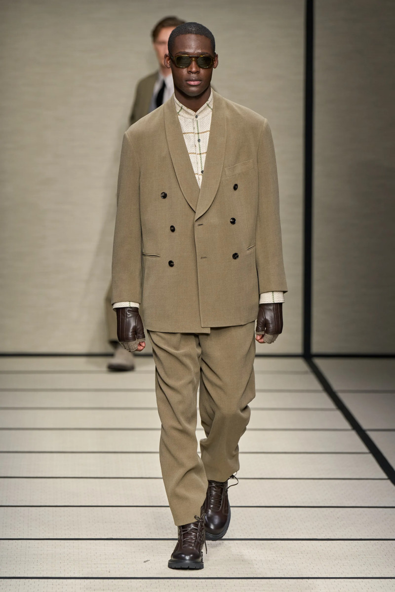 00090-giorgio-armani-fall-2025-menswear-credit-gorunway.webp