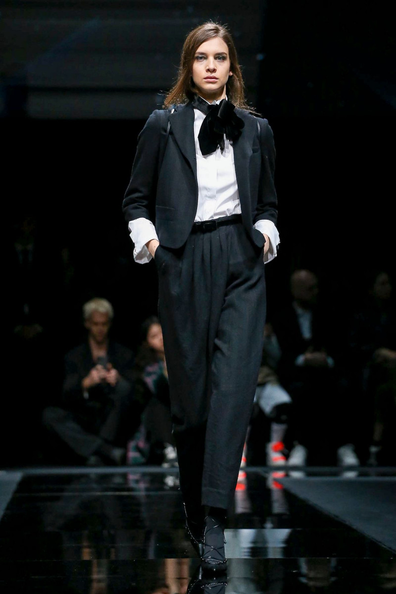 Emporio-Armani-RTW-FW20-Milan-6084-1582282342.jpg